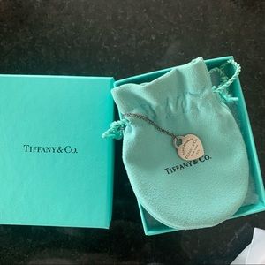 Tiffany & Co. Return to Tiffany necklace